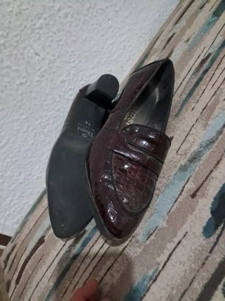 Zapatos de tacón marrones para mujer