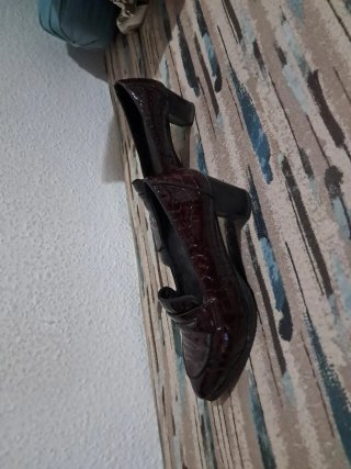 Zapatos de tacón marrones para mujer