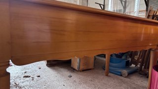 Mesa de madera hecha a mano