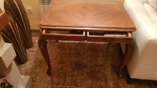 Mesa antigua de madera con cajónes