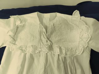 Camisón antiguo mujer blanco