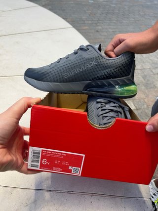 Nike Air Max Phoenix grises y verdes
