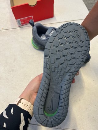 Nike Air Max Phoenix grises y verdes