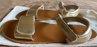 Sandalias Saguaros doradas talla 38