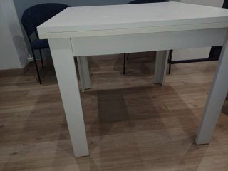 Mesa y 4 sillas comedor