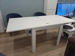 Mesa y 4 sillas comedor