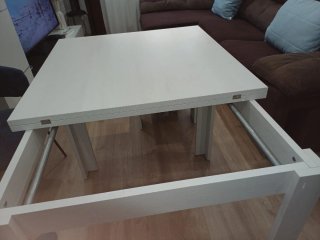 Mesa y 4 sillas comedor