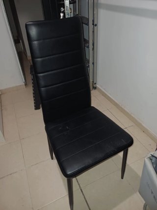 Mesa y 4 sillas comedor