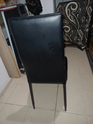 Mesa y 4 sillas comedor