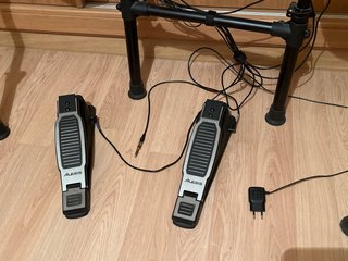 Batería Electrónica Alesis Debut Kit