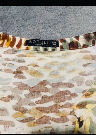 Blusa con estampado animal print
