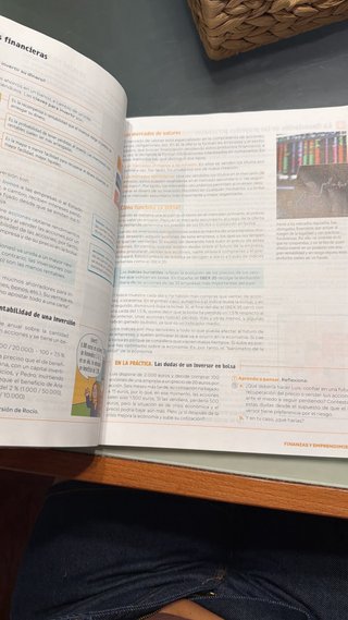 Libro economia y emprendimiento 4 eso revuela
