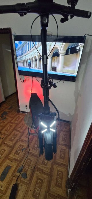 Patinete Eléctrico con Luces LED
