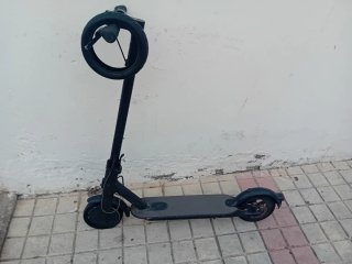 Patinete eléctrico negro