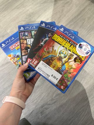 Consola PS4 con 2 mandos y caja