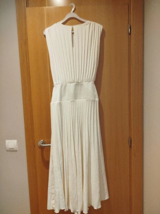 Vestido blanco plisado Zara evento