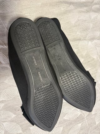 Zapatillas nuevas negras con lazo