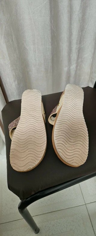 Sandalias Gioseppo Beige y Doradas Brillantes
