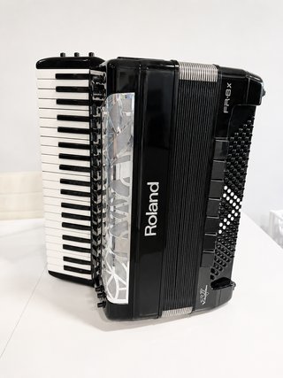 Roland FR-8X V-Accordion + Funda