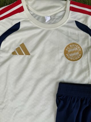 Conjunto Bayer Múnich 26/27 Paseo Adidas Talla M