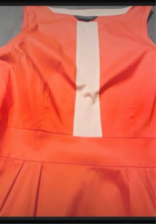 Vestido coral con detalle blanco