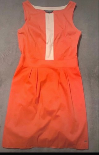 Vestido coral con detalle blanco