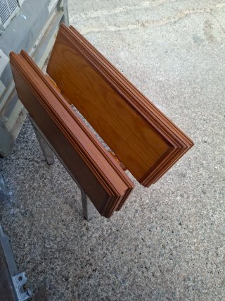 2 estanterías de madera