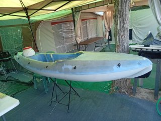 Kayak blu e verde