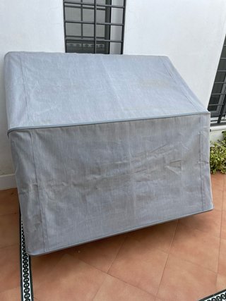 Toldo gris para ventana o puerta