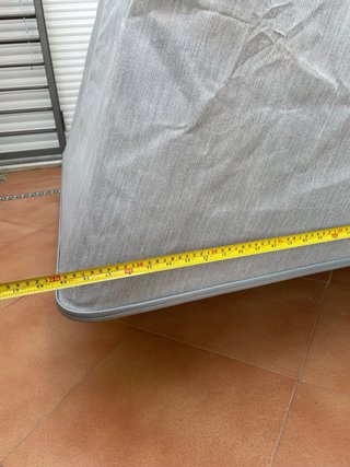 Toldo gris para ventana o puerta