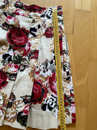 Falda beige con estampado