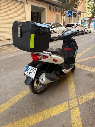 Moto Scooter Blanca