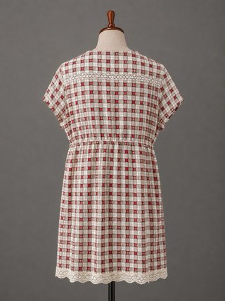 Vestido con Encaje y Escote Cruzado