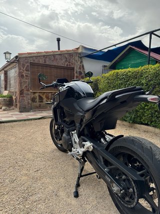 BMW F900R 2025 Negra Naked