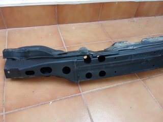 Toyota HDJ 100. Parachoques delantero y vigueta