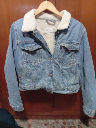 Cazadora vaquera Bershka forro borreguito