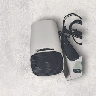 Proyector Portátil Blanco y Negro