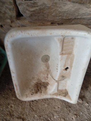 Lavabo antiguo de cerámica