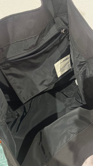 Bolso Negro Pull&Bear a estrenar