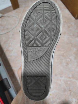 Converse dinosaurio niño talla 31 con poco uso