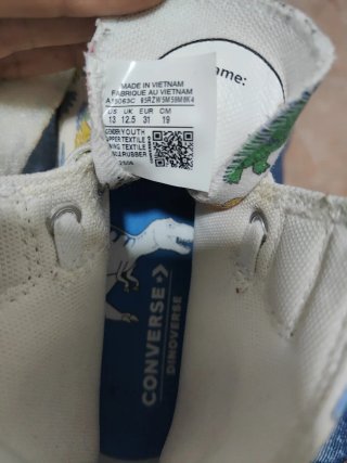 Converse dinosaurio niño talla 31 con poco uso