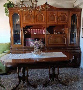 Mueble comedor clásico madera y cristal