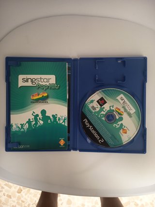 SingStar: 2 micrófonos + adaptador + 2 juegos PS2
