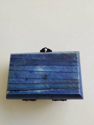 Cofre joyero azul con detalles dorados
