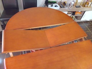 Mesa de comedor redonda de madera