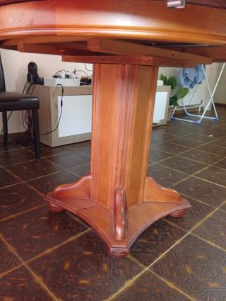 Mesa de comedor redonda de madera
