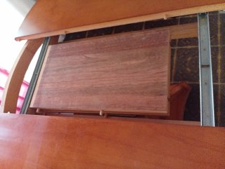 Mesa de comedor redonda de madera