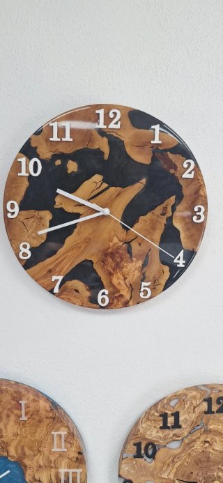 Reloj de Resina Hecho a Mano
