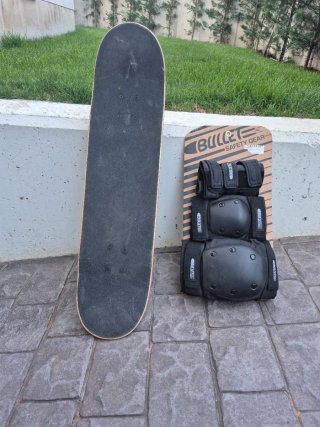 Skate marca Flip y equipo de protección Bullet