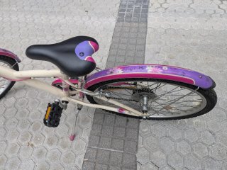 Bicicleta infantil Btwin con cesto